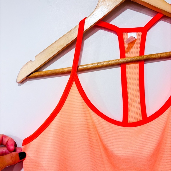 UNDER ARMOUR Orange sports tank top - Picture 3 of 6